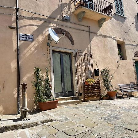 Glam Apartment A Manciano Bagian luar foto